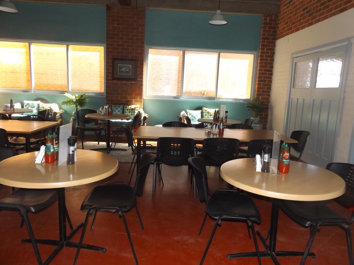 Queen Of The Murchison Guest House & Cafe Cue ภายนอก รูปภาพ